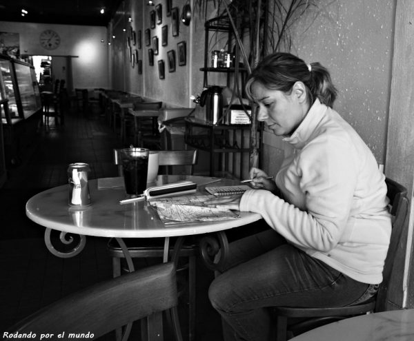 Aprovechamos la pausa del desayuno para terminar de decidir algunos detalles sobre el recorrido de hoy.