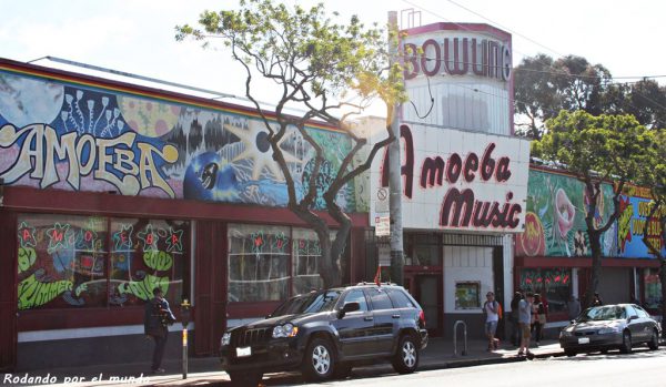La famosa tienda de discos Amoeba Music se encuentra al final de Haight Street, justo antes de llegar a Golden Gate Park.