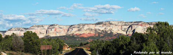 La carretera nos lleva hasta Page a través de bonitos paisajes.