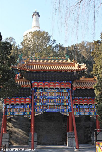 La Pagoda Blanca nos espera en la cima de la Isla de Jade.