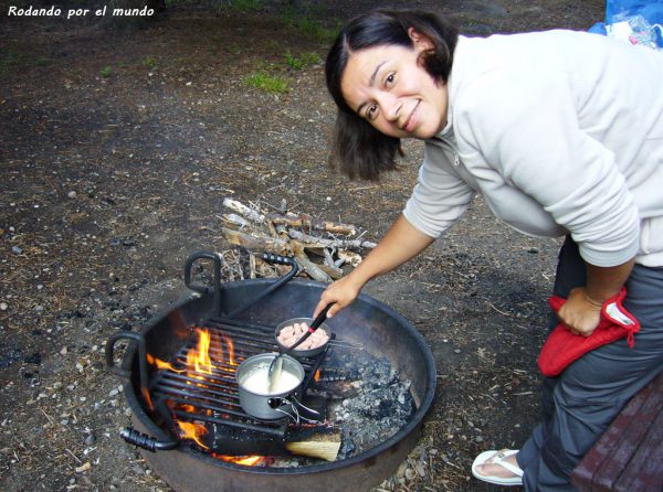 ¡Cocinar sobre el fuego es muy divertido!
